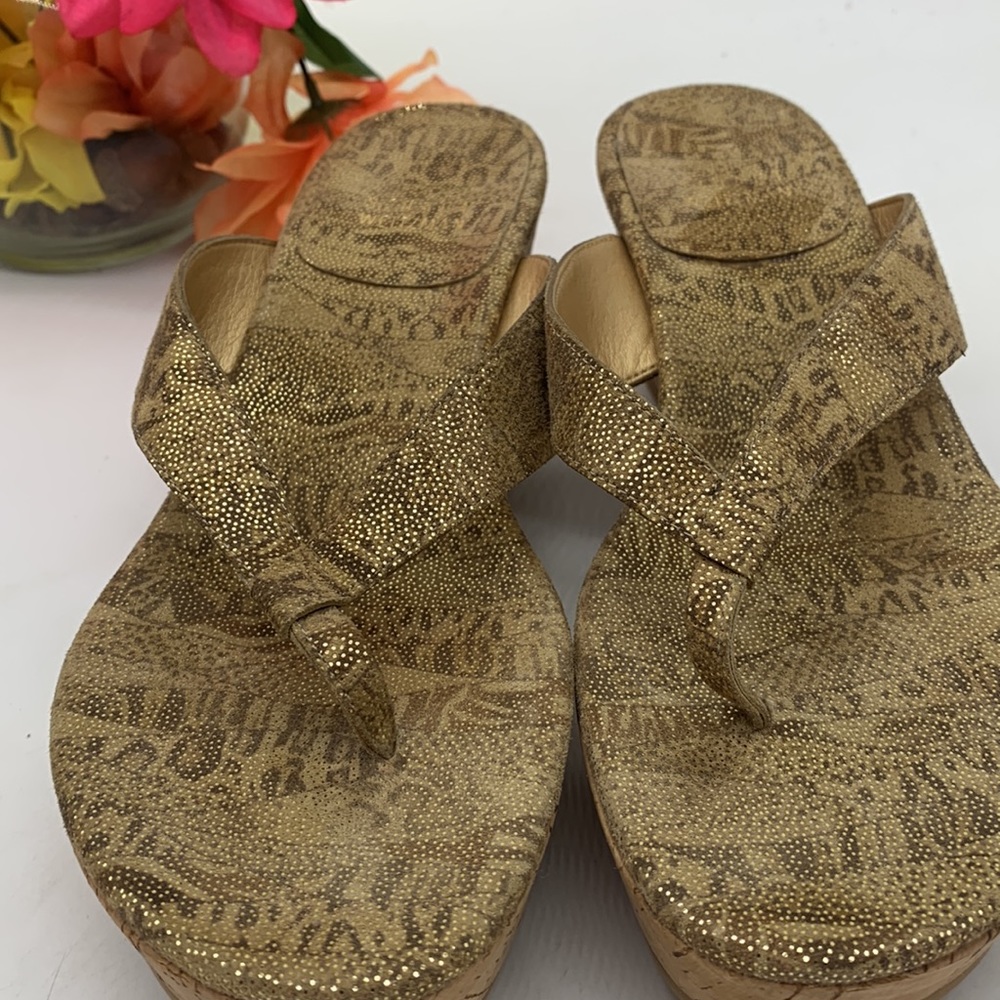 Stuart Weitzman gold wedge thong sandals size 7 MCW4035B - Picture 3 of 10